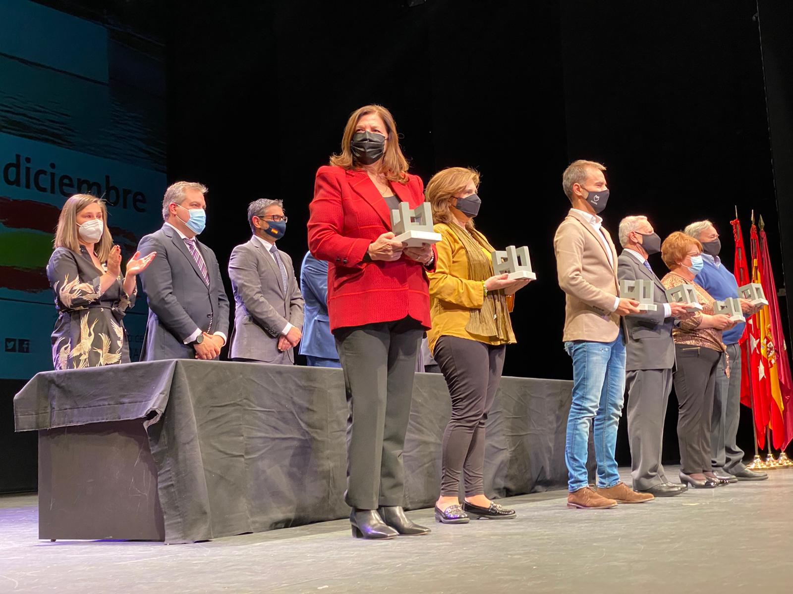 El Ayuntamiento homenajea a la Hermandad por su labor